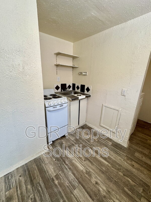 Photo - 304 Texas St NE