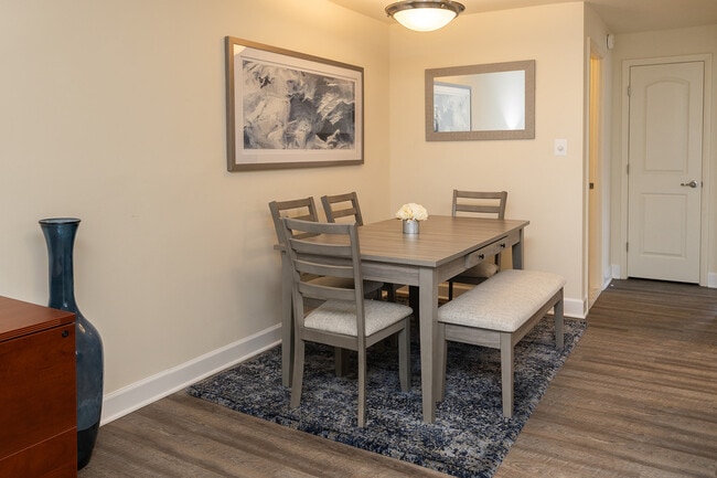 Photo - Seminary Roundtop Apartments