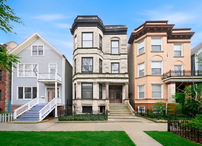 Building Photo - 849 W Newport Ave Unit 3
