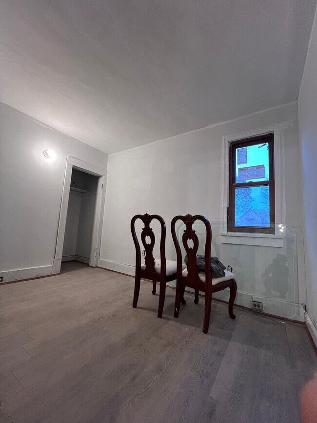 182 Rose St Unit Lower