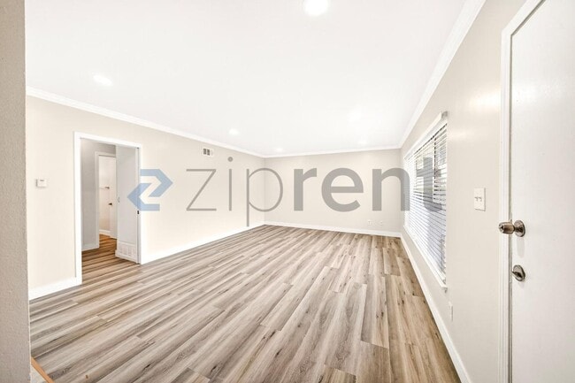 Photo - 2301 W Beverly Blvd