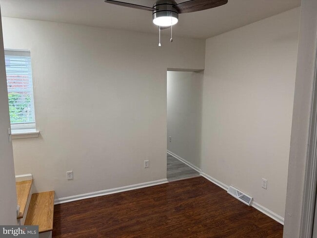 Photo - 518 E 12th St