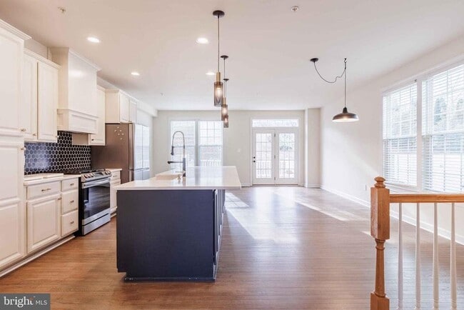 Photo - 9733 Braidwood Ter