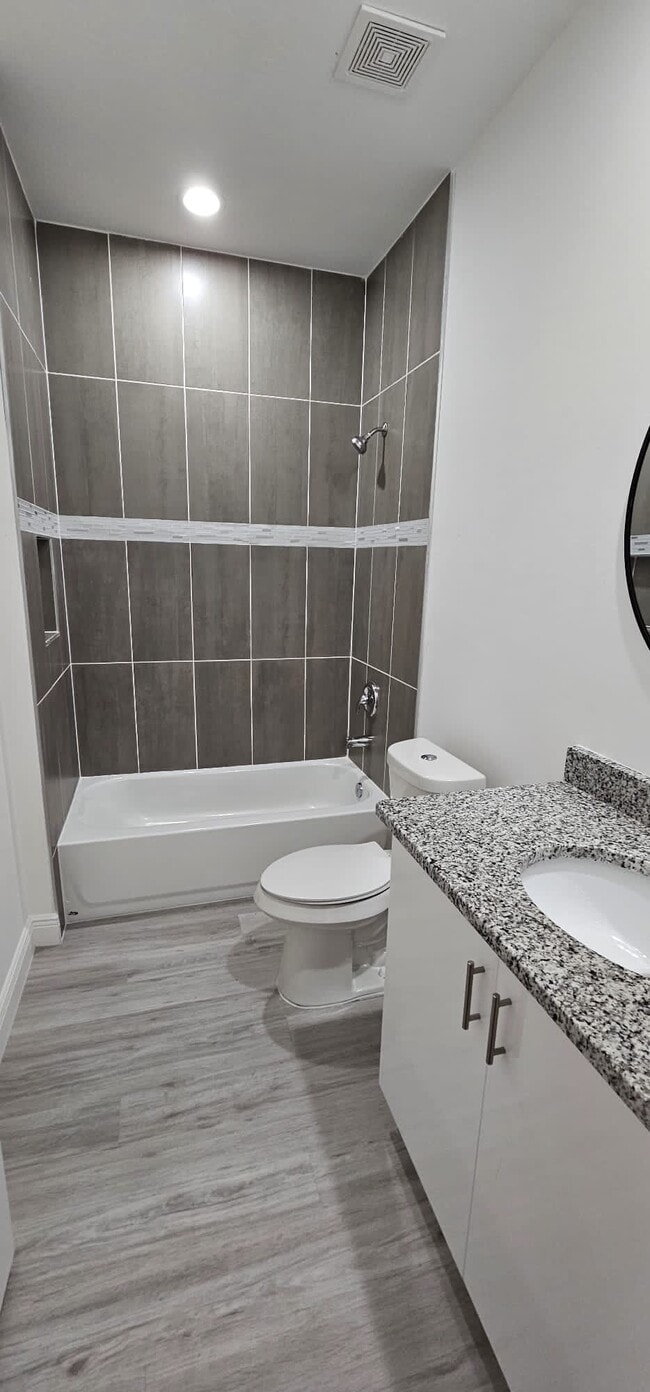 Photo - 611 Greenbriar Blvd