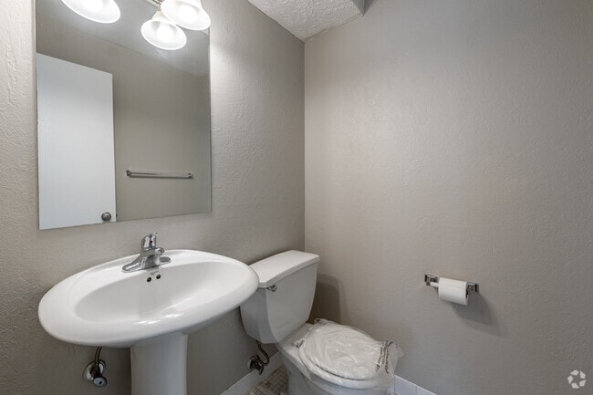 2HAB, 1,5BA - 780SF - Summit Ridge Apartments