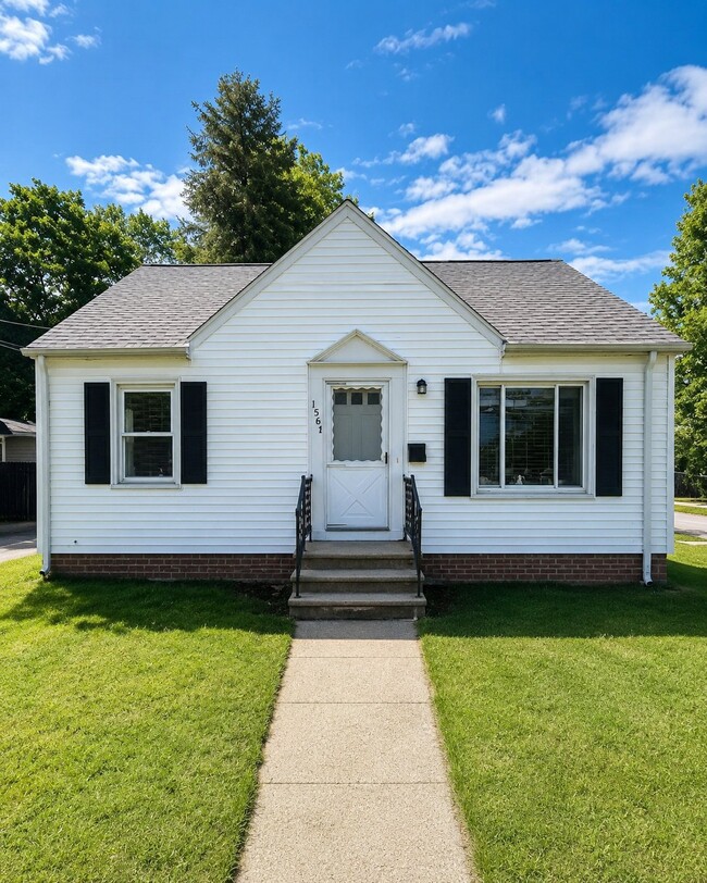 Building Photo - 1568 Parker Dr