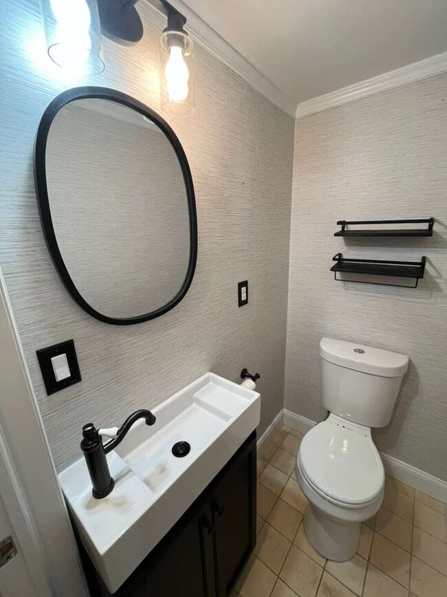 Photo - 2033 Kater St