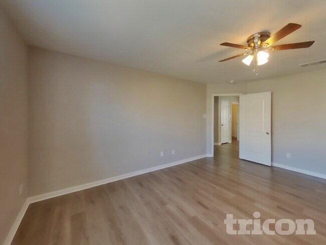 Photo - 1026 Barrymore Ln House