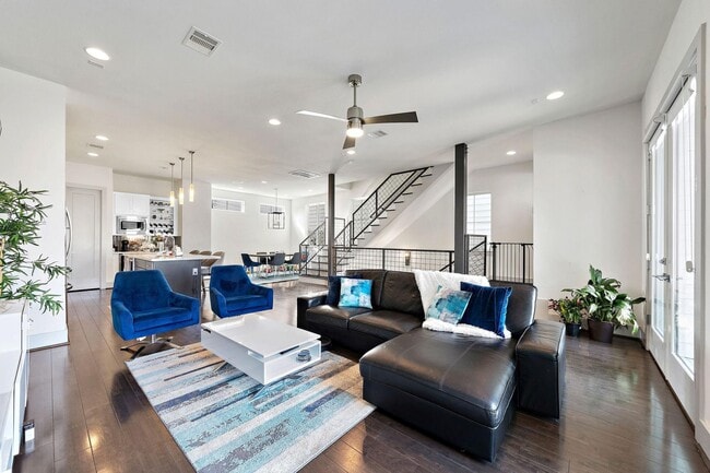 Building Photo - 4621 Chartres St