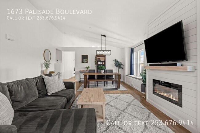 Photo - 1673 Palisade Blvd