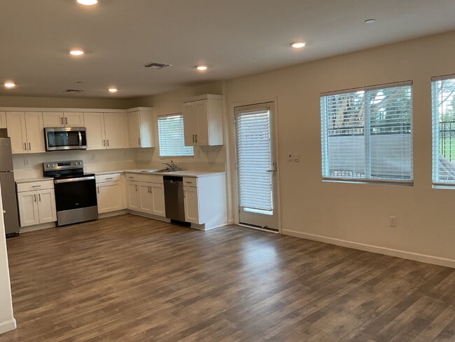 Photo - "Charming 3-Bed, 3-Bath Home right on the golf course - 1370 Sq Ft of Cozy Living!"