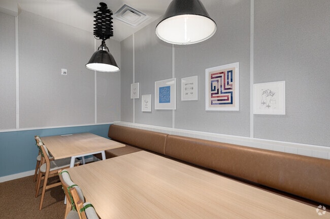 Large Study Room - Hub College Park Apartments