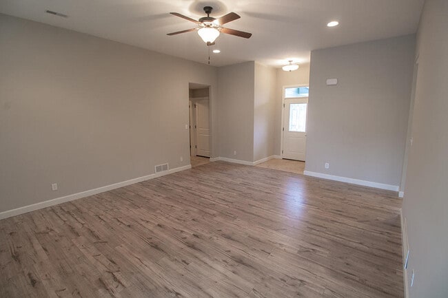 Photo - 7410 Oakley Dr