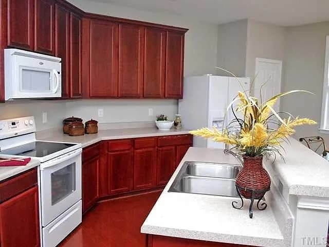 Photo - 138 Singer Way