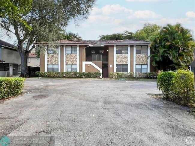 Building Photo - 4165 NW 114th Terrace Unit 4165 Rental