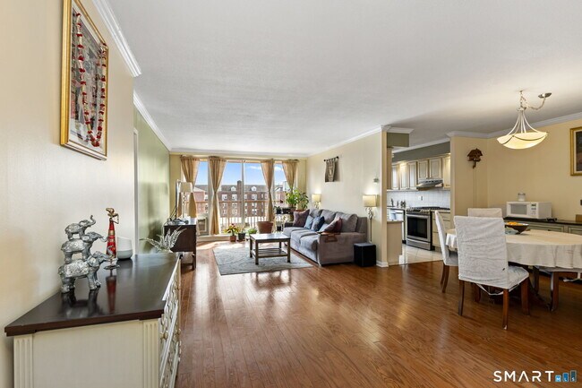 Photo - 65 Glenbrook Rd Unit 6C