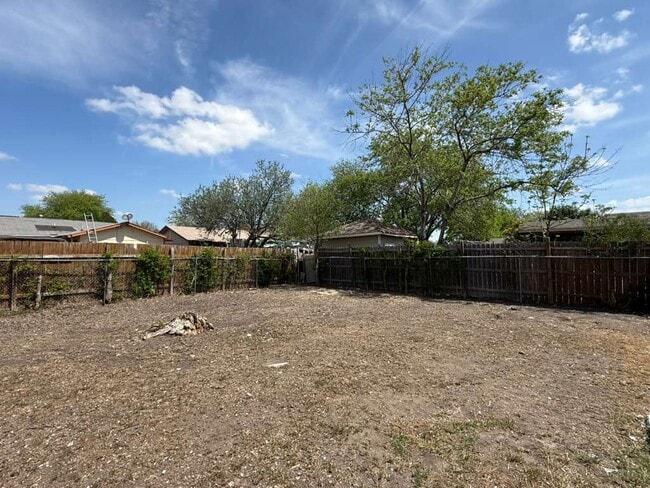 Photo - 5331 Bakersfield St