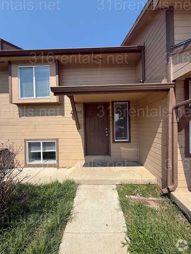 Building Photo - $895 - 2 bed 1.5 bath beautiful bi-level a... Unit 203 Rental