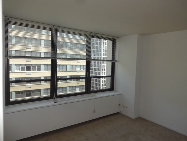 Photo - 222 E Pearson St Unidad 2105