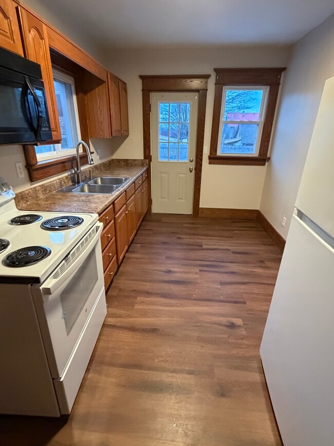 Photo - 1056 W 21st St