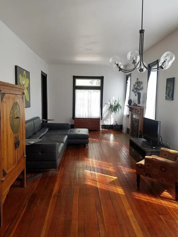 Photo - 674 E 6th Ave