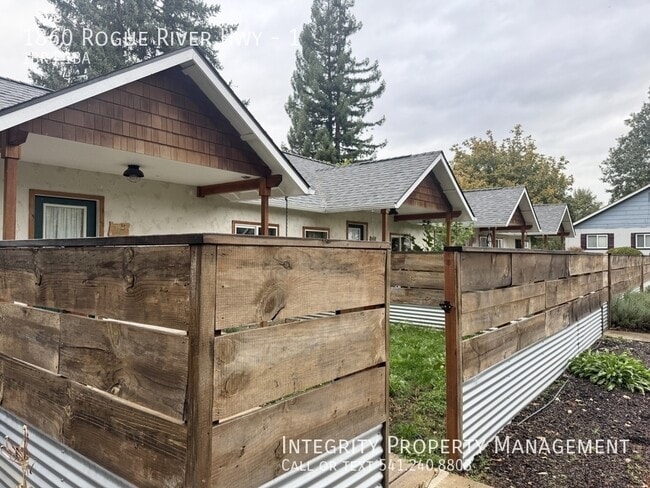 Photo - 1860 Rogue River Hwy Unit 1