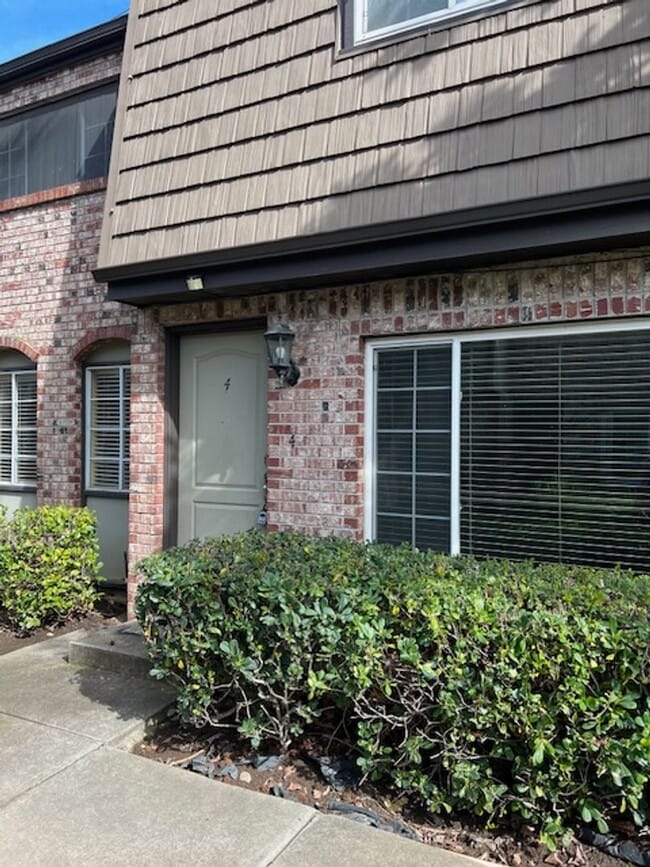 Photo - Beautiful 3 Bedroom and 1.5 Bathroom Condo $2,195.00 Available Now Unit 4