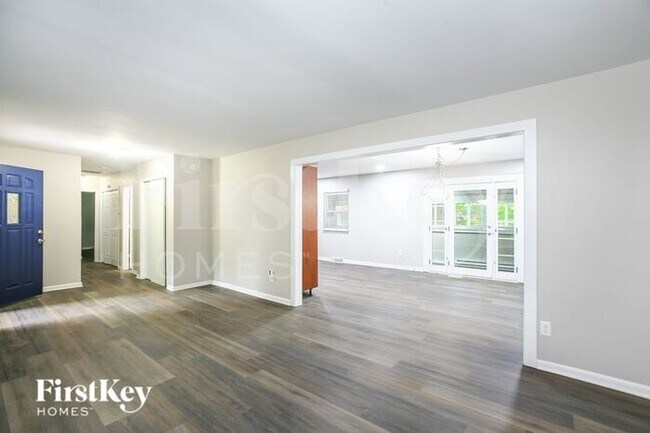 Photo - 6050 Northland Rd