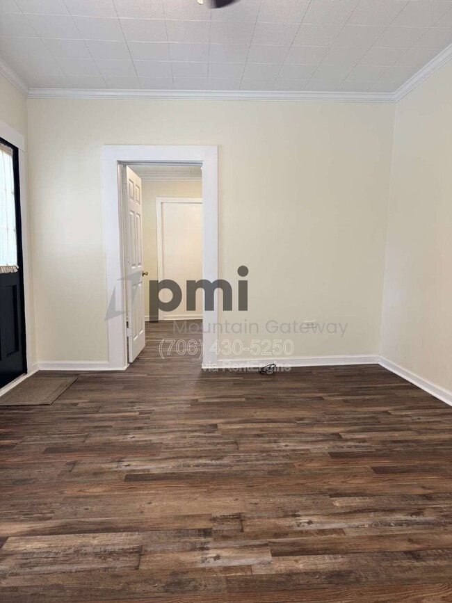 Photo - 319 Oak Ave