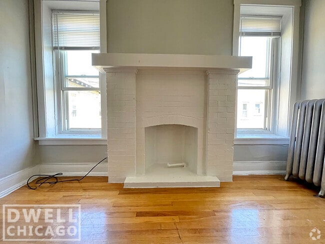 Building Photo - 6538 N Lakewood Ave Rental
