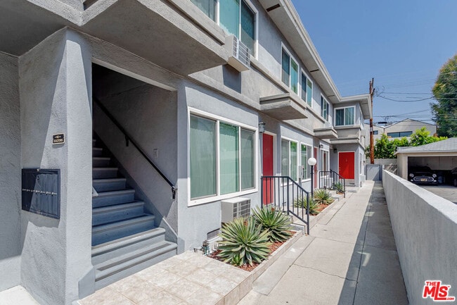 11749 Riverside Dr Unit 6