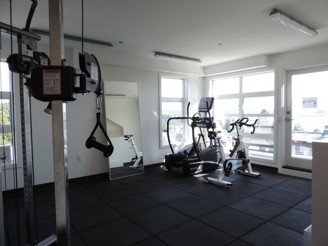 Building Photo - Magnolia House Apartments Unit 204