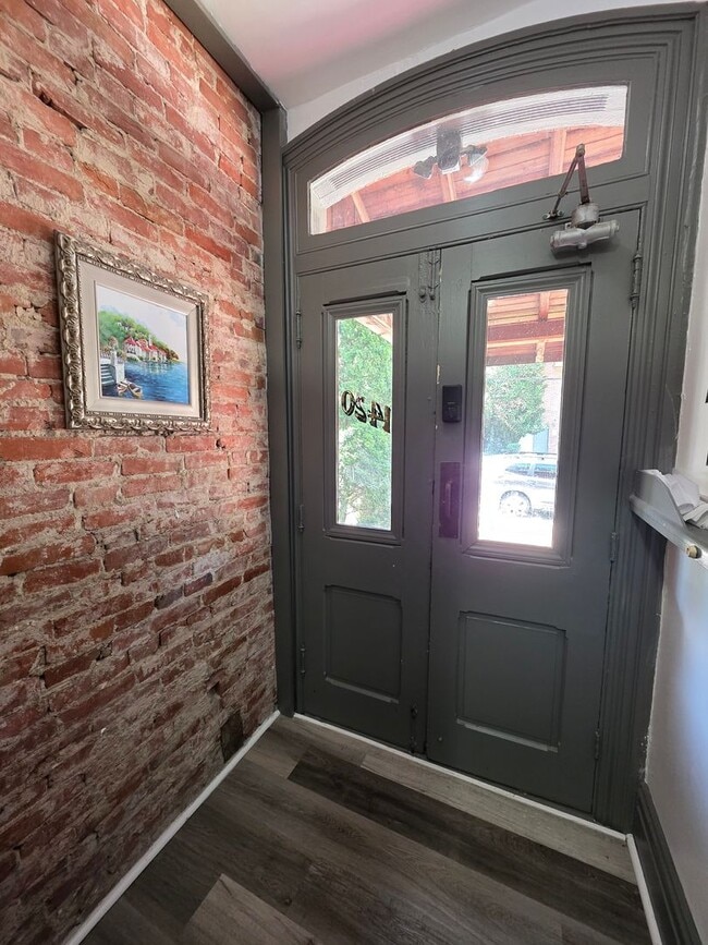 Photo - 1420 N Van Buren St Unit 1