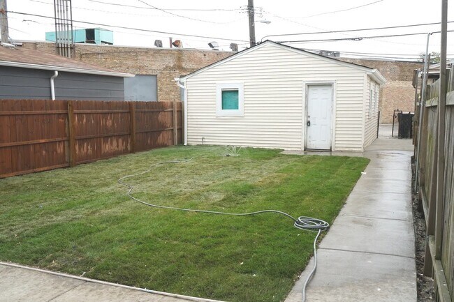 Photo - 3309 N Sacramento Ave Unit 1