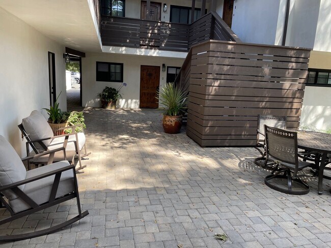 609 W Junipero St