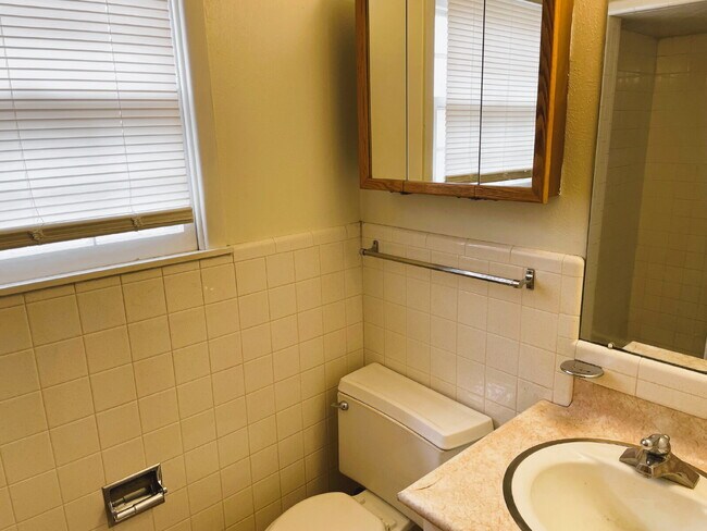 Photo - Adorable Three Bedroom Home With Sunroom Near Clapp Park!