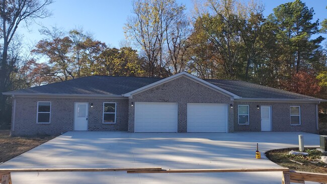 Building Photo - 120 Julia D Ln