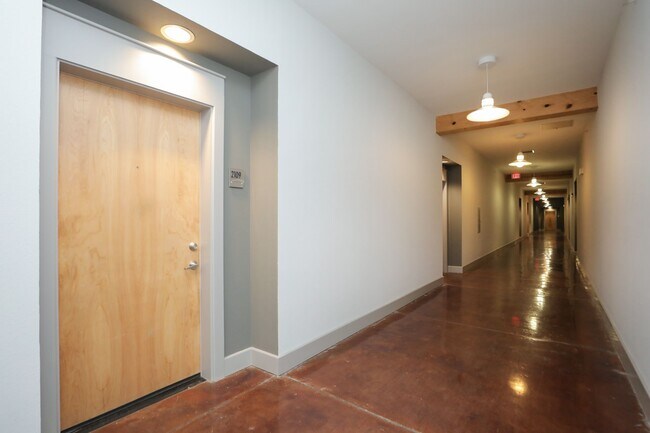 Building Photo - 1901 Post Oak Blvd Unit 2109