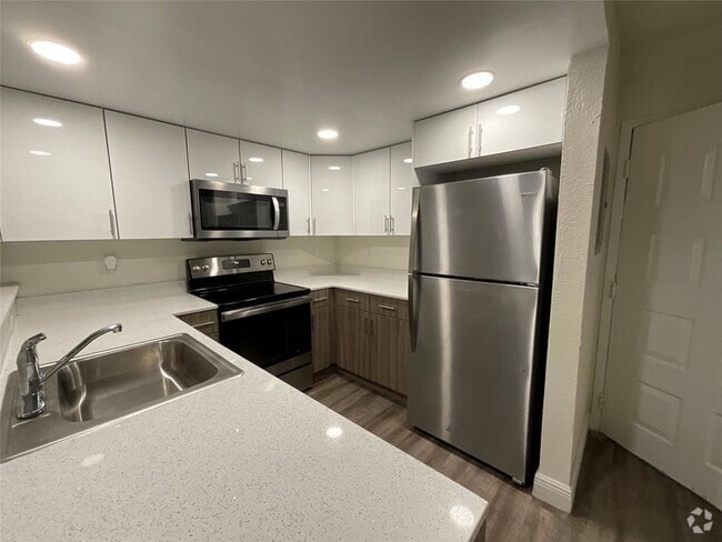 Building Photo - 19455 NE 10th Ave Unit 4-407 Rental