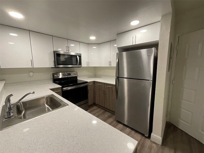 Building Photo - 19455 NE 10th Ave Unit 4-407 Rental