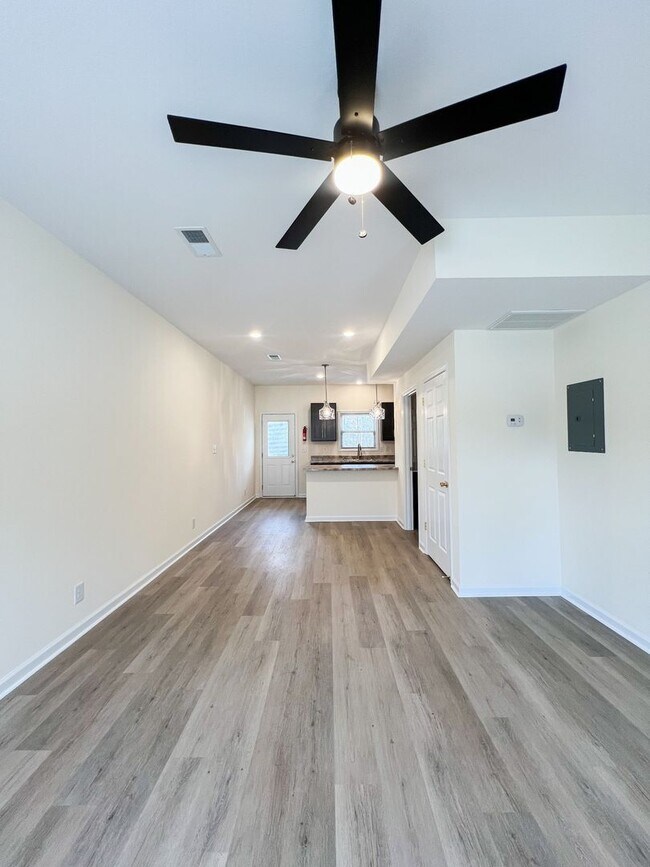 Photo - 305 Ranger Ln Unidad A