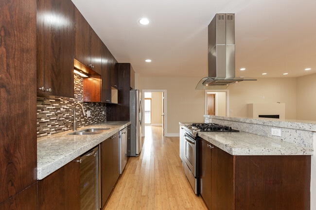 Photo - 5766 N Lincoln Ave Unit 205