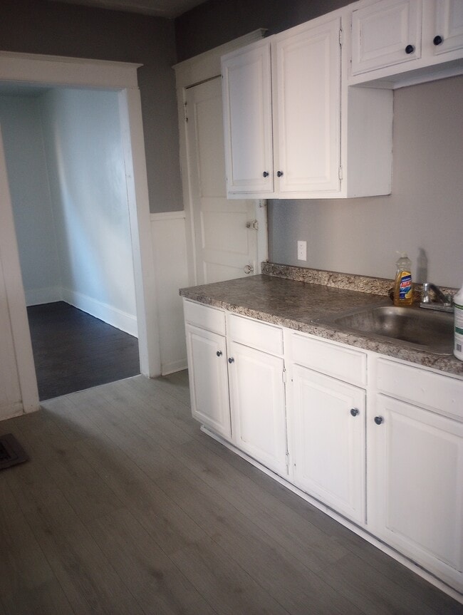 Building Photo - 38 Frederick St Unit 38 Frederick St