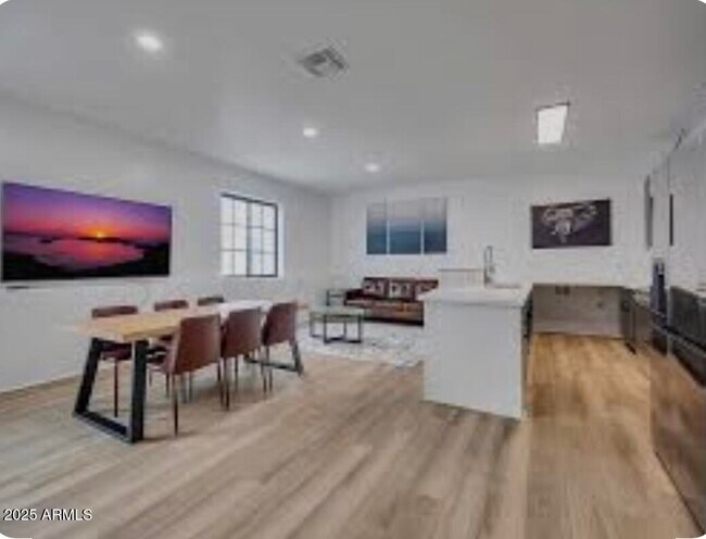 Photo - 830 S Farmer Ave