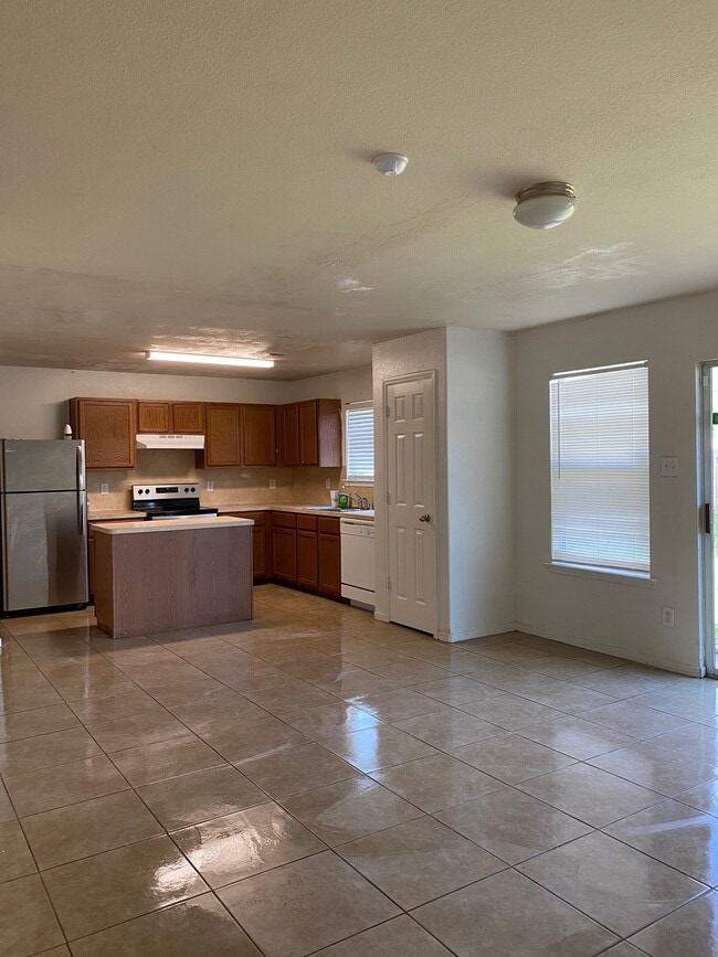 Photo - 3114 Junction Dr