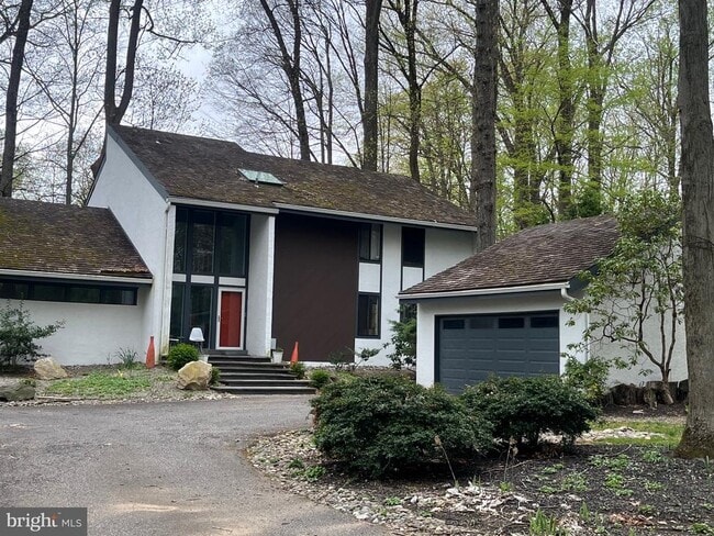 Photo - 208 Pheasant Run Dr House