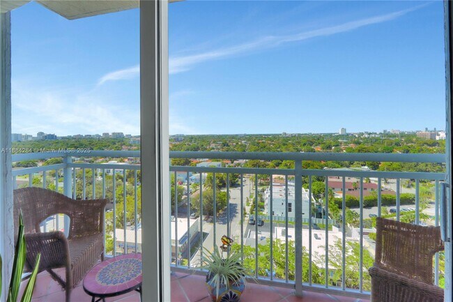 Photo - 3000 Coral Way Unidad 1117 Rental