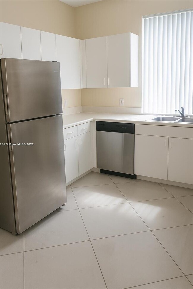 Building Photo - 6960 SW 39th St Unit #E106 Rental