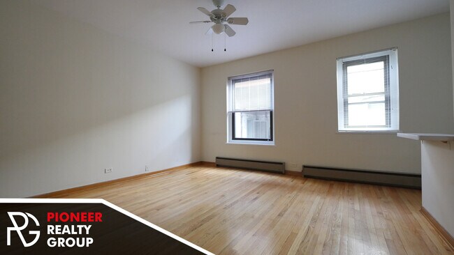 Photo - 634 W Barry Ave