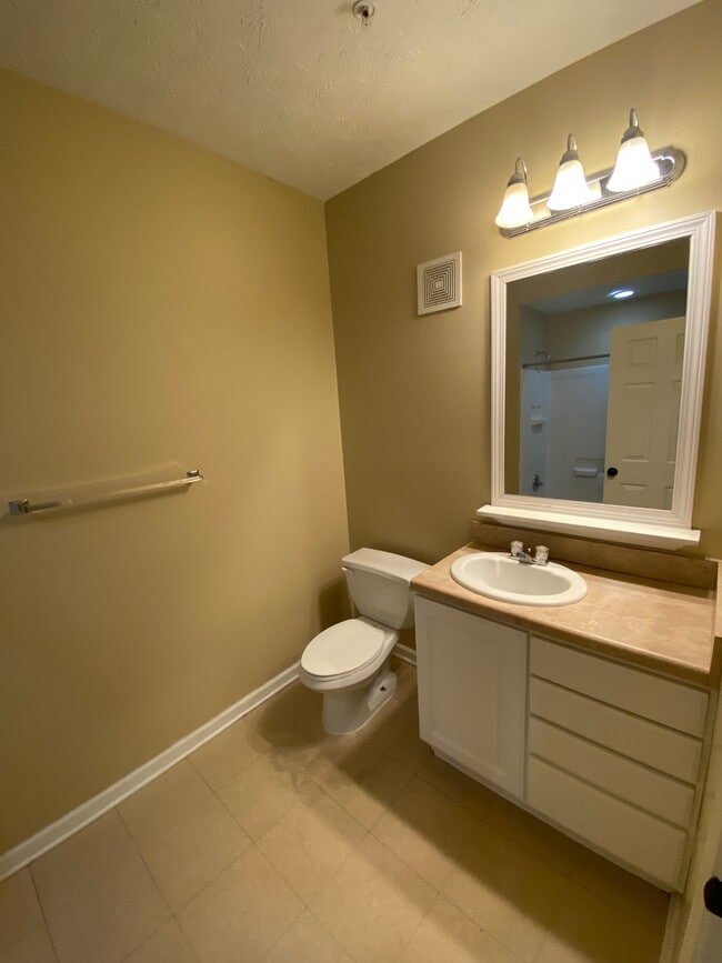 Photo - 1905 N Lincoln Ave Unit 206
